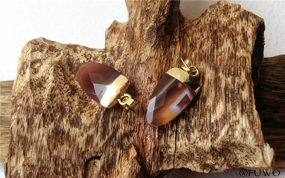 Red Agate Horn Pendant 10