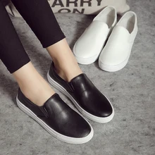 Новинка, летние женские туфли из искусственной кожи Повседневная кожаная обувь мягкие низкие женские лоферы слипоны модные черный, белый цвет без каблука Обувь Zapatos Mujer