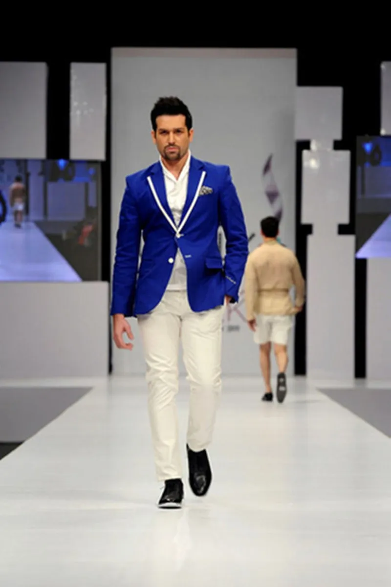 Peaked-Lapel-Royal-Bule-Men-Suits-With-Ivory-Pants-2017-Fashion-2-Pieces-Wedding-Men-Cool.jpg_640x640