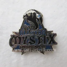 Пользовательские мягкие эмалированные лацканы, как огненный черный краситель металла дизайн ваш логотип высокое качество bdagets без MOQ