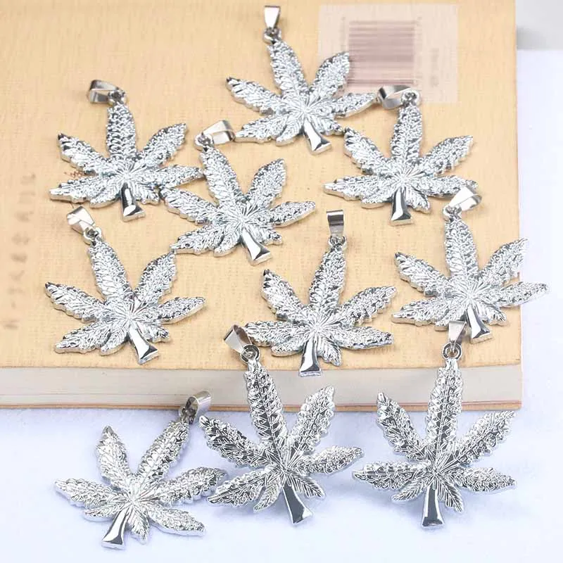 

10pcs New Cannabiss Herbal Maple Leaf Pendant Fashion Hip Hop Jewelry Men and Women Pendant Wholesale Used as Necklace