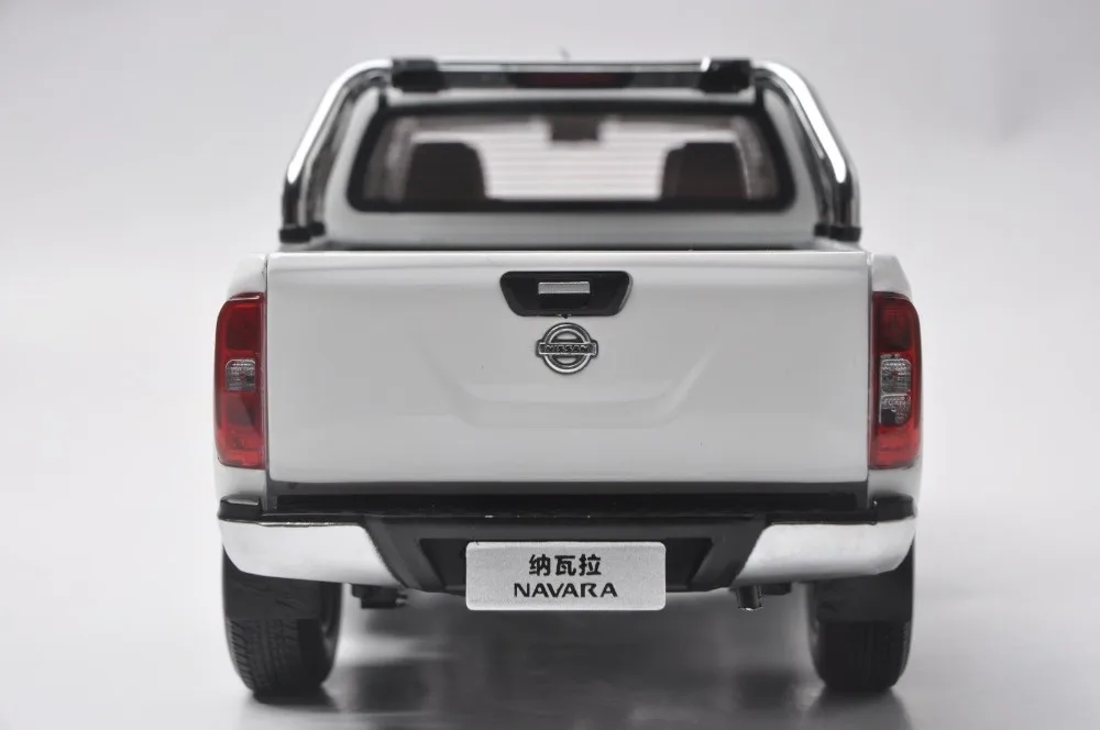 Modelo para Nissan Liga de Brinquedo Diecast Navara Branco Pickup Carro Miniatura Coleção Presentes Caminhão 1:18 Np300 2020 10 1:18 diecast modelo para nissan navara np300