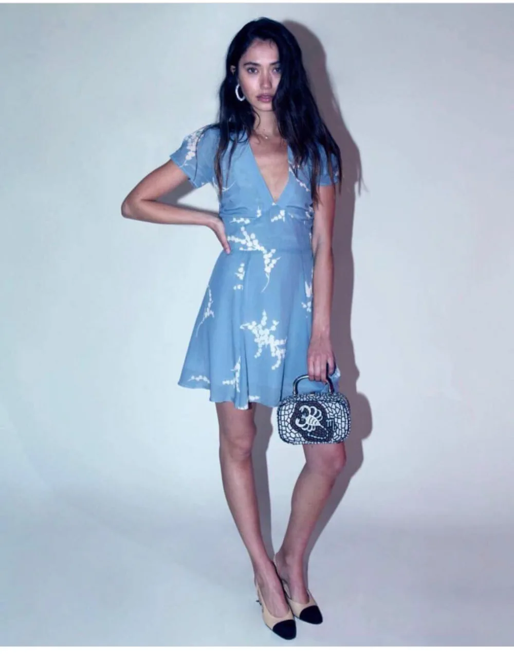 Шелковое женское мини-платье с принтом листьев синие летние шелковые с коротким рукавом темно-v-образный вырез милые облегающие платья для вечерние и праздничные