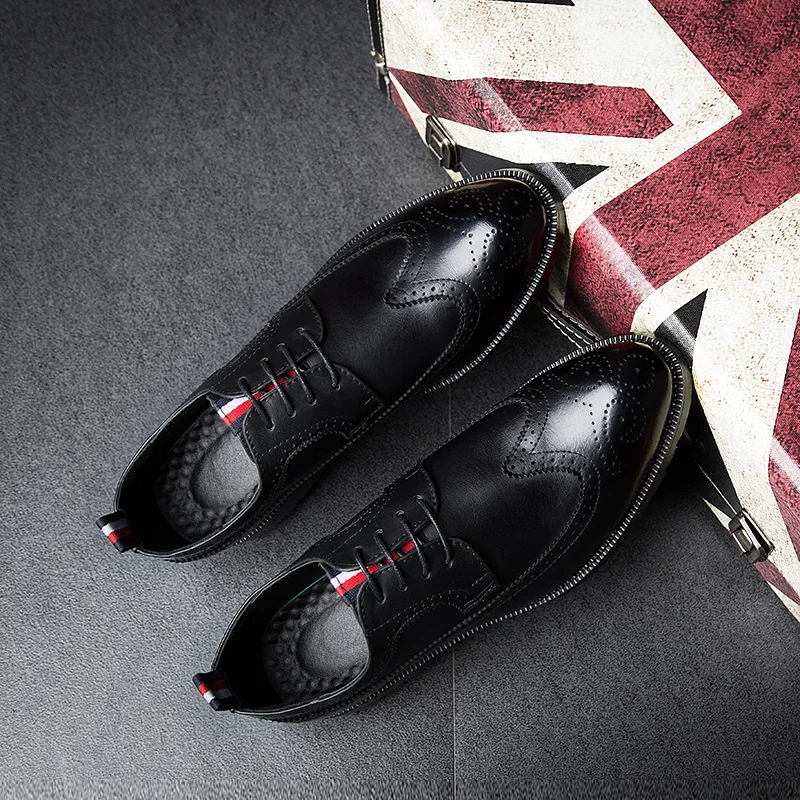 

2018 Ltalian Luxury Designer Leather Handmade Shoes Men Vintage Carved Lace-up oxfords shoes for Men Dress shoes