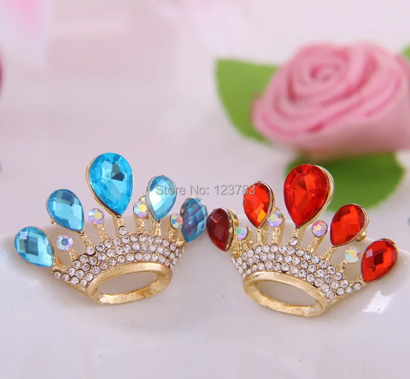 

New Fashion Vintage Delicate Rhinestone Brooch Resin Crown Corsage Personality Multicolor Acrylic Corsage Pin Cape Buckle Female