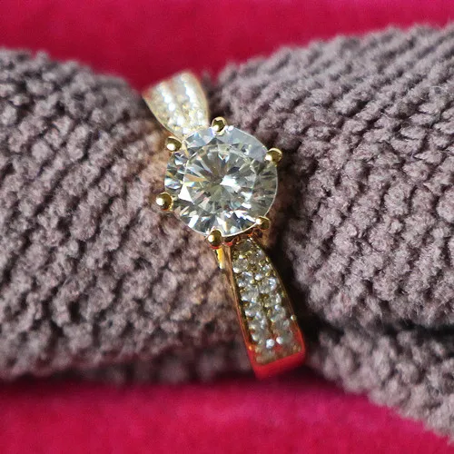 Подлинное серебряное кольцо 925 пробы 2Ct круглое с бриллиантом желтого золота Цвет