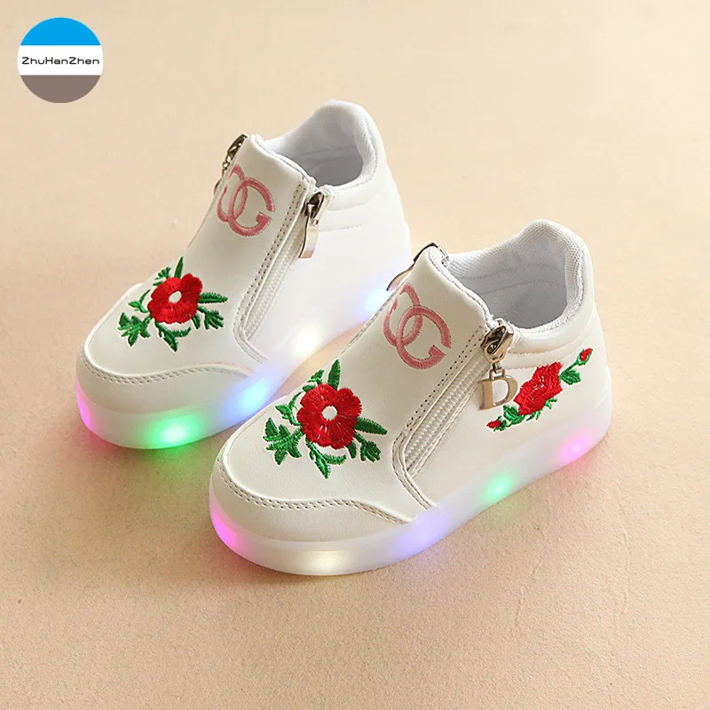 

2018 Fashion Flowers Baby Girls Short Boots LED Lighted Children Casual Shoes Glowing Princess Shoe Newborn Soft Bottom Sneakers