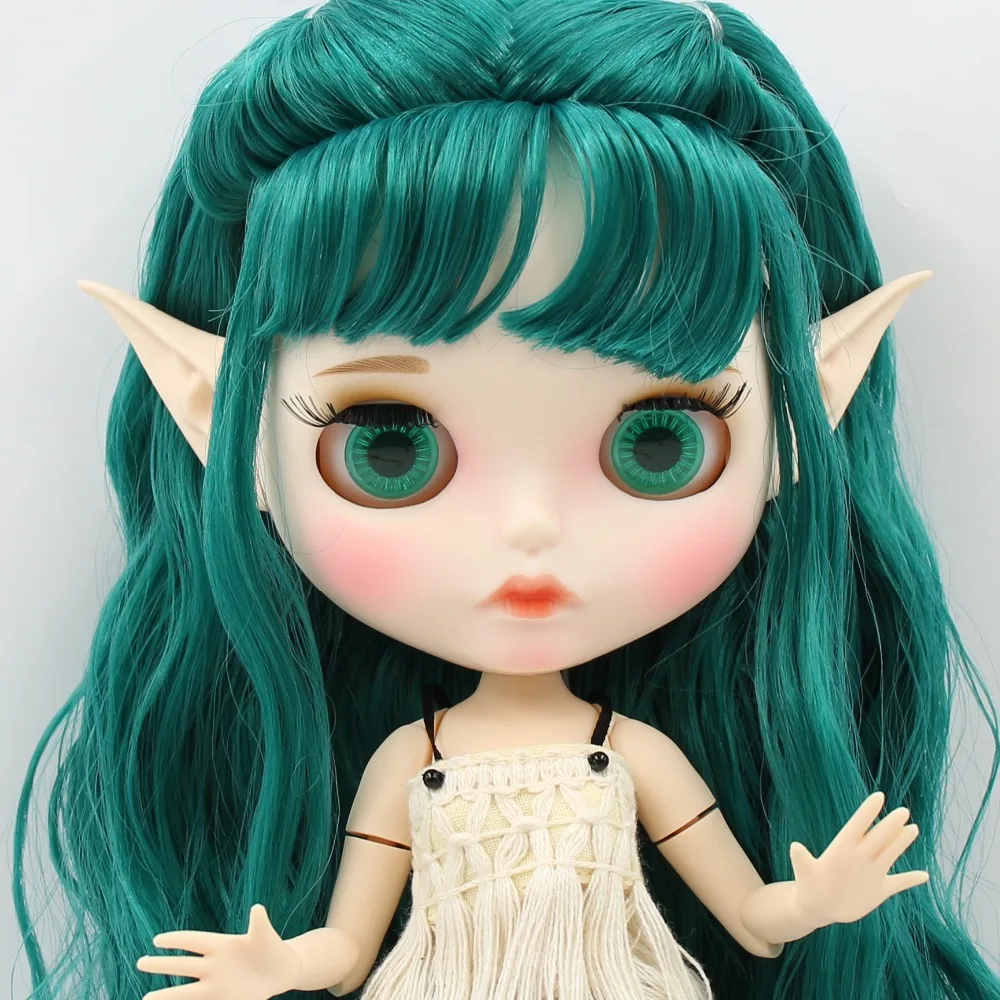 Mya - Premium Custom Neo Blythe Pop met groen haar, witte huid en mat pruilend gezicht 2