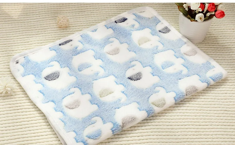

50*70cm Pet Dog Cat Blanket Soft Towel Print Mat For Large Dog Puppy Bed Quilt Bath Towel Pet Car Cushion