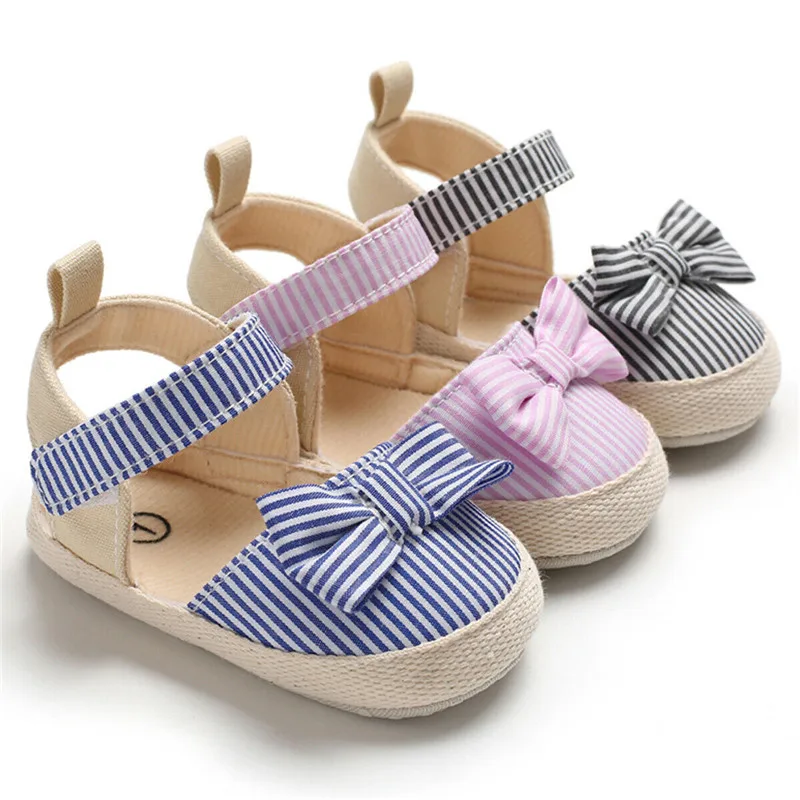 Летние сандалии для маленьких девочек; высококачественные сандалии на плоской подошве в полоску; цвет черный, синий, розовый; обувь с подошвой из коровьей кожи; Размеры 0-18 месяцев