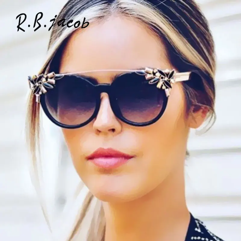 2017 New Fashion Round Women Sunglasses Small Size Beautiful
