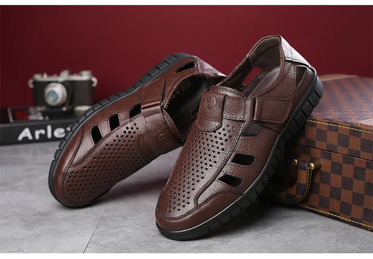 Летние мужские сандалии; дышащая модельная обувь из спилка с вырезами; мягкая удобная повседневная мужская обувь на липучке; цвет черный, коричневый; 01B