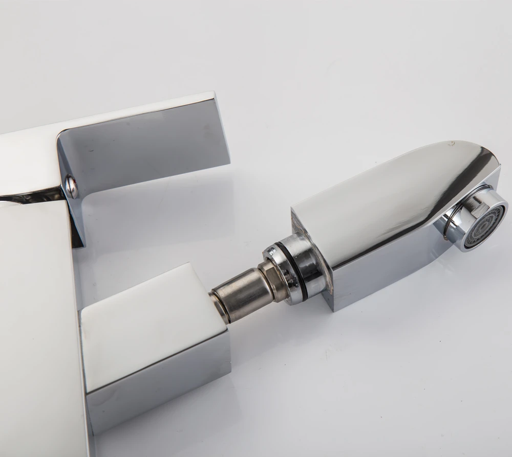 Pull Out Bathroom Faucet Deck Mount Mixer Tap with Hot and Cold Water Single Handle Crane Taps Torneira Banheiro Mci10