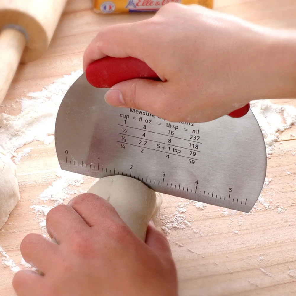 

Hot Pastry Scraper Chopper Pasta Pizza Dough Cutter With Measurement Scale Multi-Purpose Chop And Lift New Baking Tools