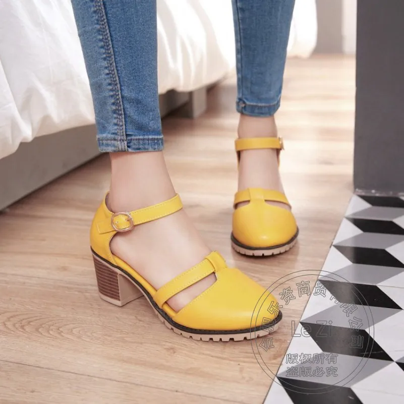 ФОТО Lolita Shoes With Thick Soles T-Shaped Buckle Pu Women Shoes Square Heel Yellow Pumps Daily Small Fresh Princess Chunky Heels