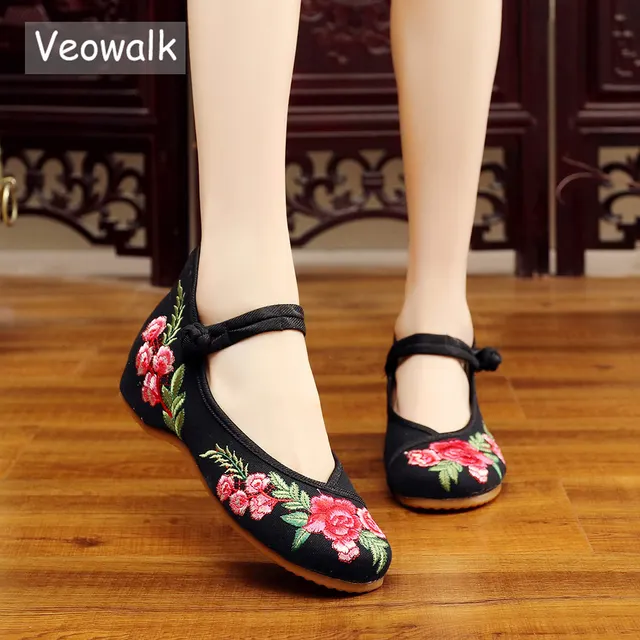 Veowalk Handmade Women's Vintage Embroidered Canvas Ballet Flats Ladies Comfortable Chinese Ballerinas Vegan Embroidery Shoes 1