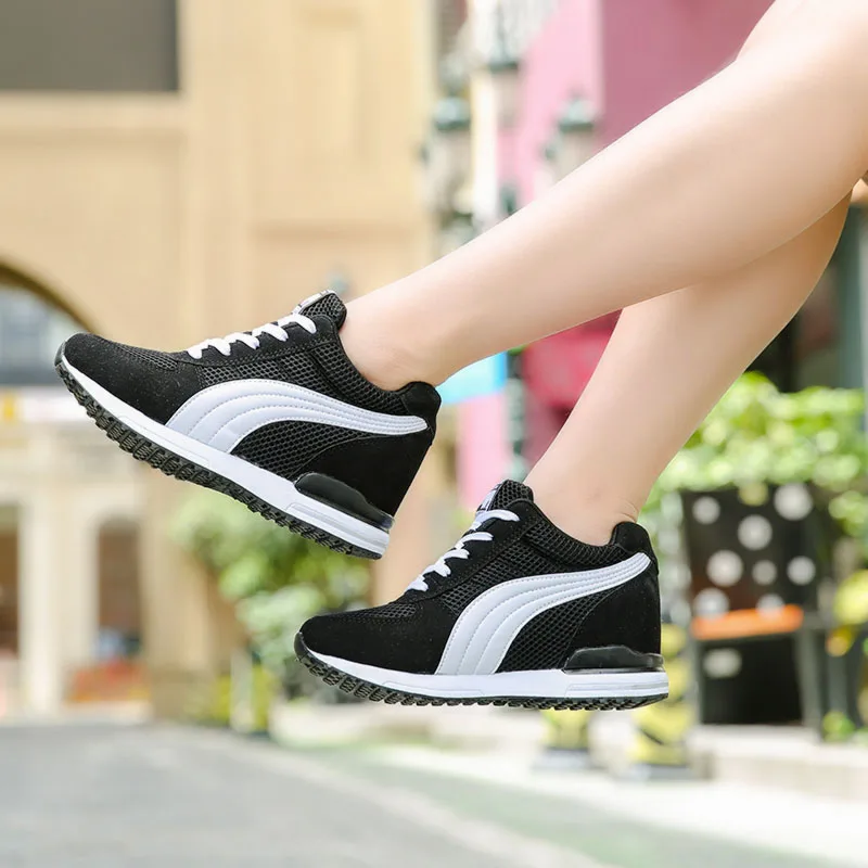 VTOTA/Новинка; женская повседневная обувь на платформе; сетчатая дышащая обувь на танкетке; женские кроссовки, визуально увеличивающие рост; белые женские кроссовки