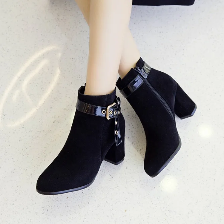 

Big Size 11 12 13 14 15 16 17 18 19 Ma'am Coarse heel Short boots Pure color Metal decoration Boot barrel High heel boots