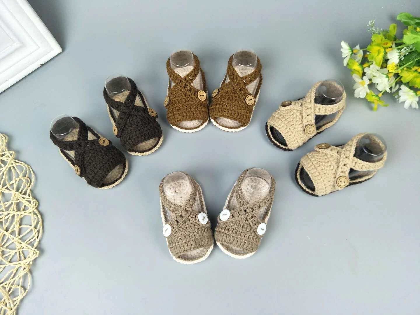 QYFLYXUEHand Knitted Baby Wool Sandals, 0-1 Year Olds, Buckles, Soft Floor Shoes, Newborn Floor Socks Summer.