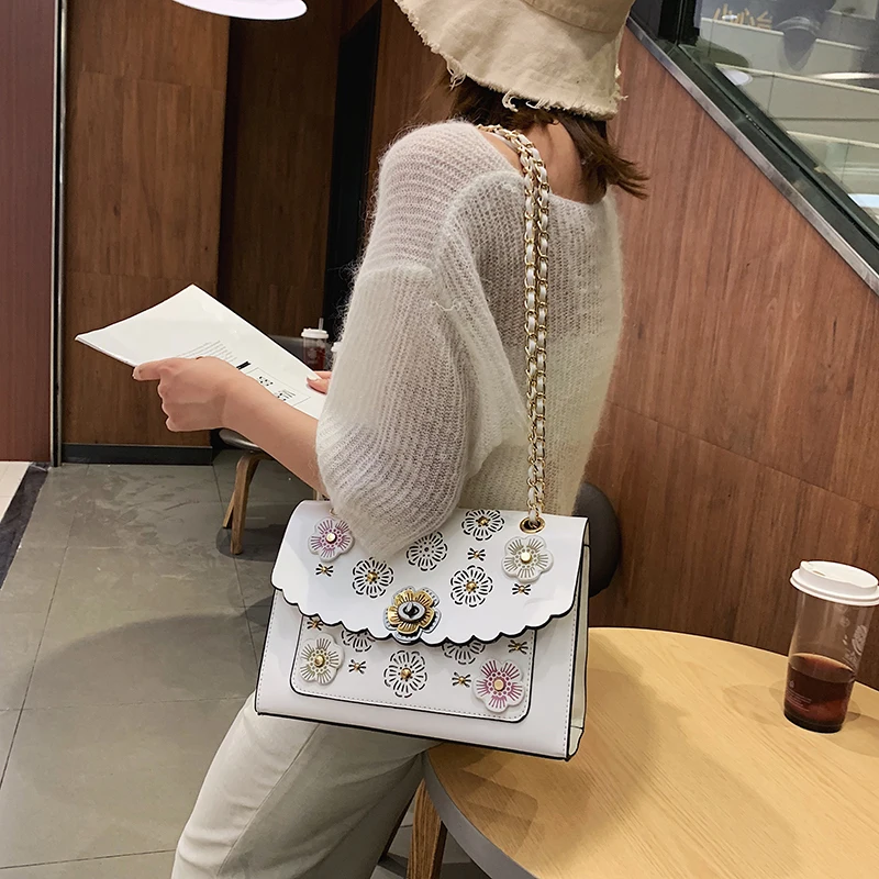 

Hot Fashion Hollow Flower Crossbody Bags for Women 2019 rivet Shoulder Bag PU Leather Women Messenger Bags