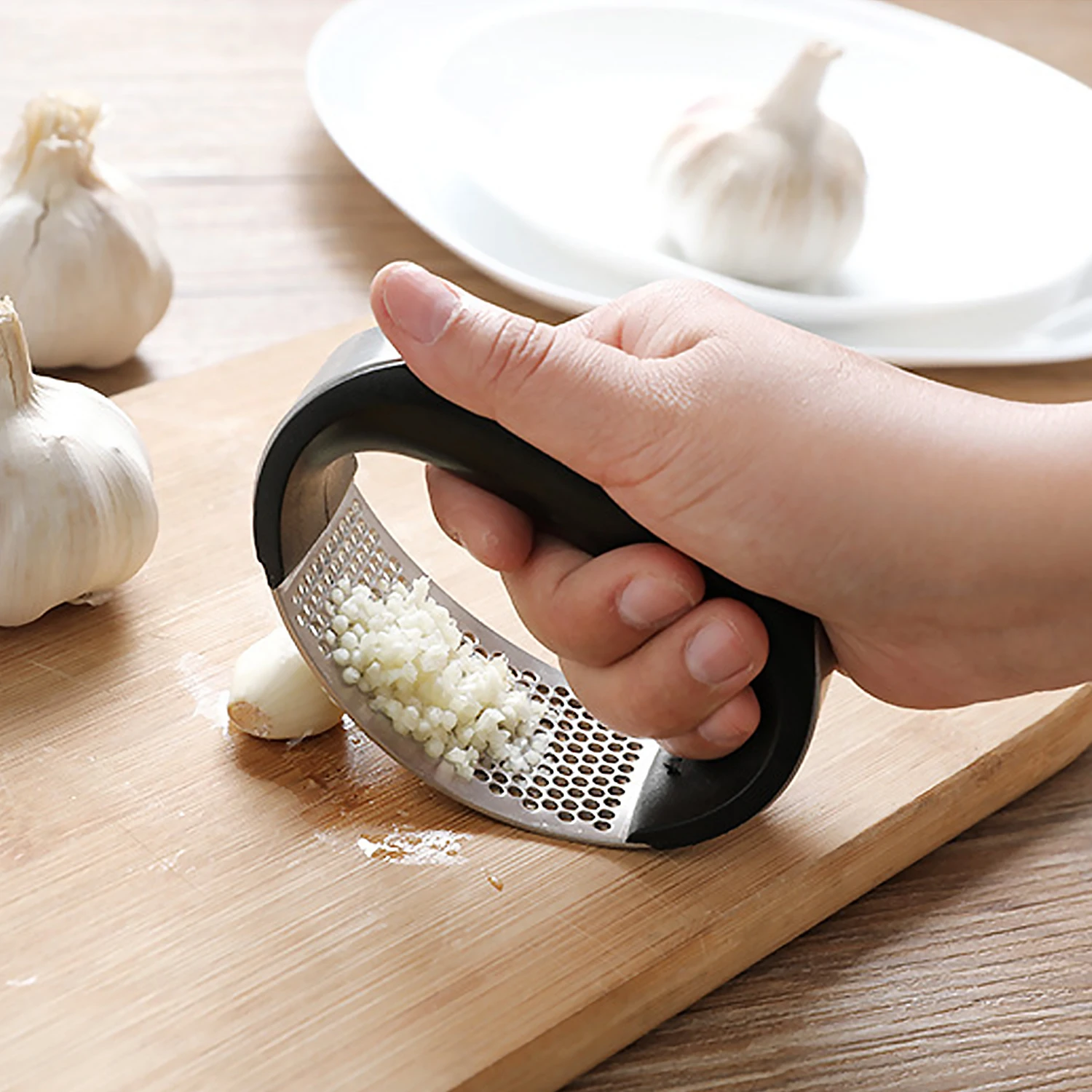 

Behogar Arc-shaped Stainless Steel Garlic Ginger Press Crusher Chopper Slicer Mincer Rocker for Home Kitchen Supplies