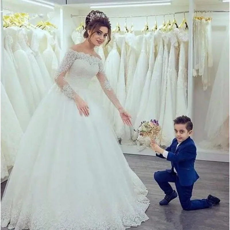 

Charming Long Sleeve Wedding Dress Vintage Woman Boat Neck Lace Applique Tulle Bridal Gowns Great Design