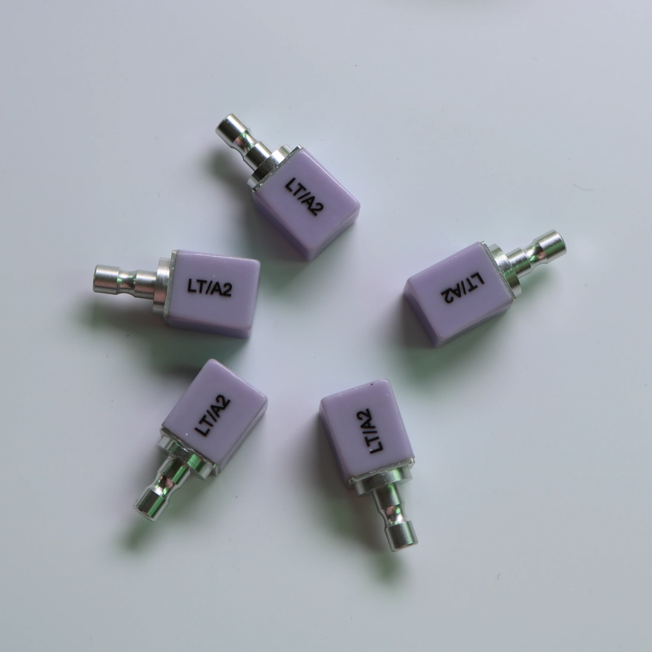 

1pcs B40 High Translucent Dental Lithium Dislicate Blocks Emax Glass Ceramic Block for the CEREC Dental Lithium Dislicate