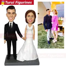 Топперы на свадебный торт на заказ bobblehead куклы глина Свадебная скульптура Статуэтка выгравированное имя подписанные пары имя и Дата свадьбы