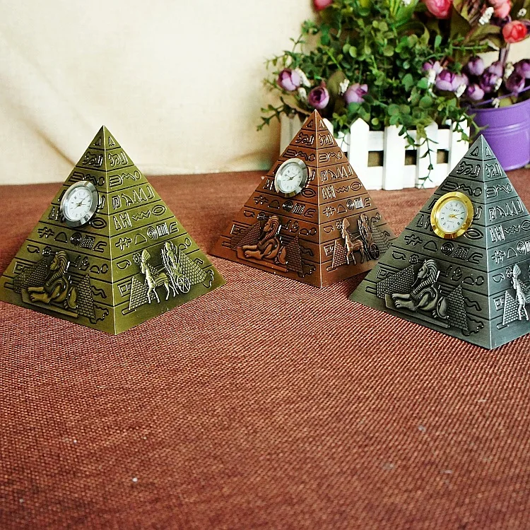Egyptian pyramid model tourism souvenirs clock. Desktop decoration small adorn article. | Дом и сад