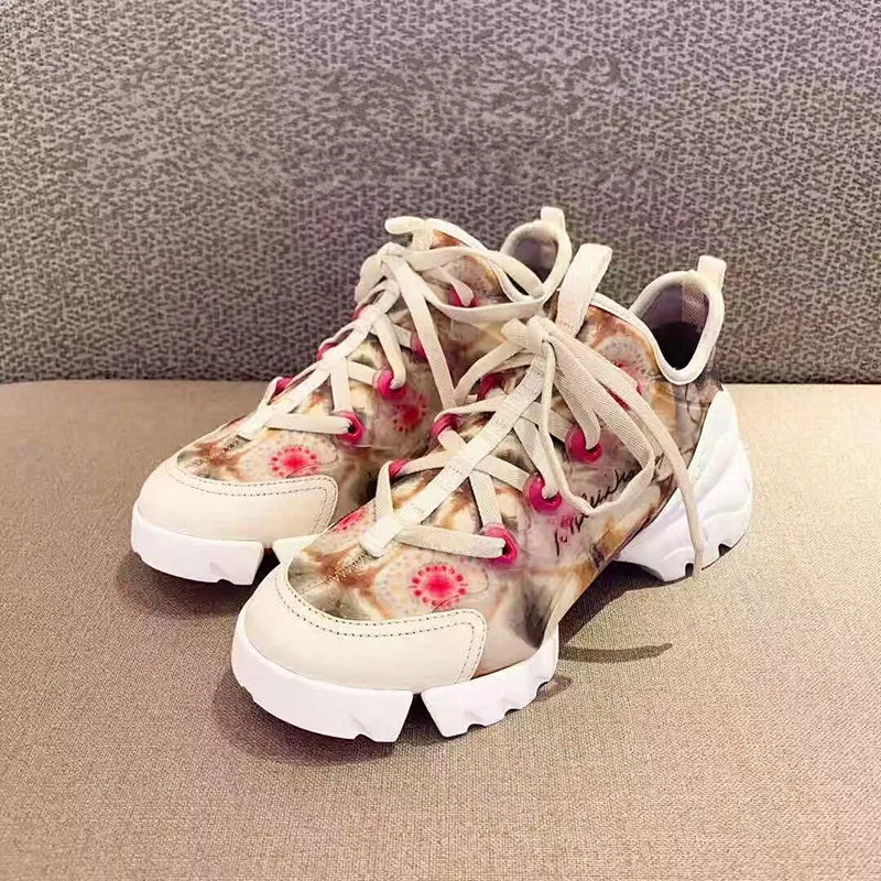 

2019 Hot Brand Woman Sneakers Lace Up Women Shoes Floral Print Chic Woman Flats Leather Casual Shoes Thick Heel Sapato Feminino