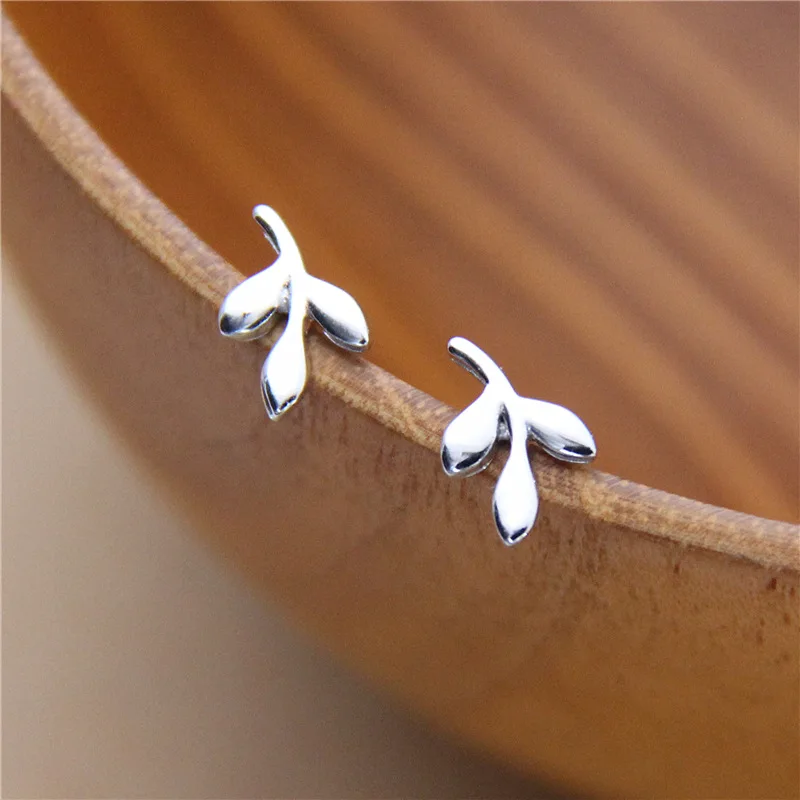 

100% Authentic 925 Sterling Silver Cute Leaves Stud Earrings For Women Simple Girl Small Leaf Earings Fashion Jewelry