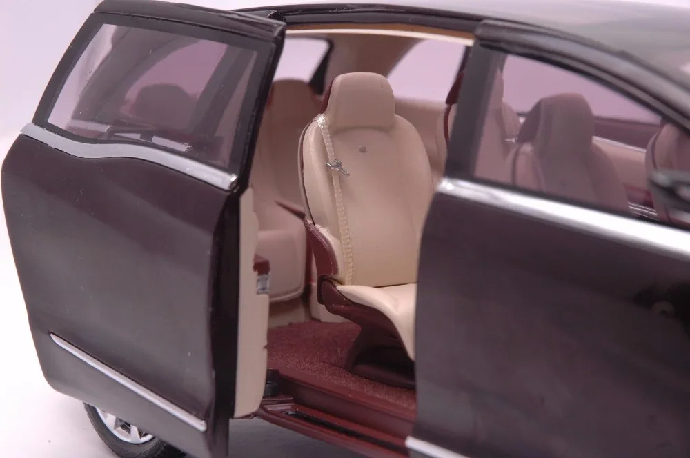 Buick GL8 Concept car model in scale 118 (7)
