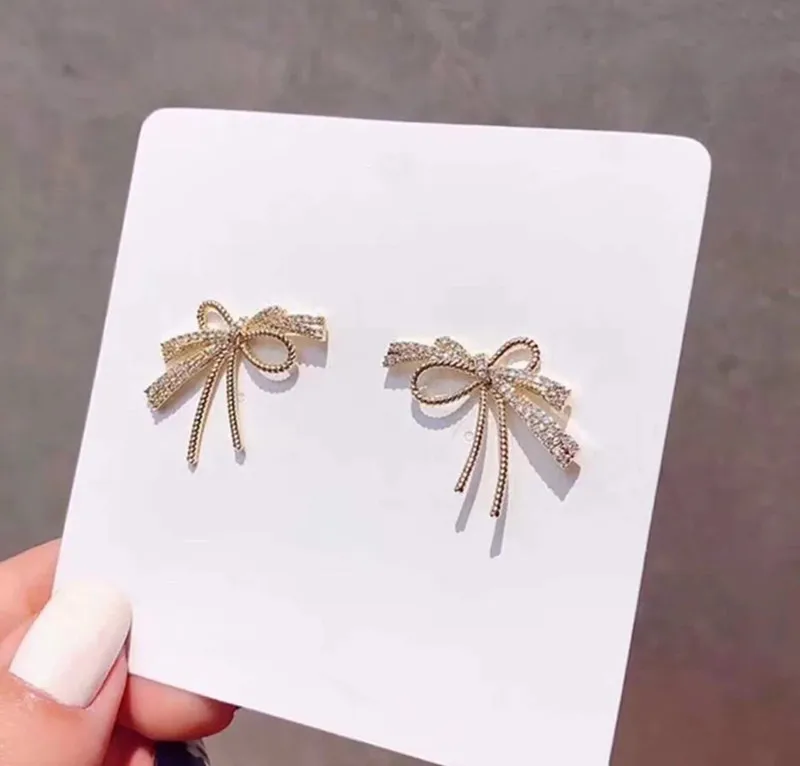 

Dominated 2019 fashion personality elegant crystal Bowknot cute metal Stud earrings Jewelry Women