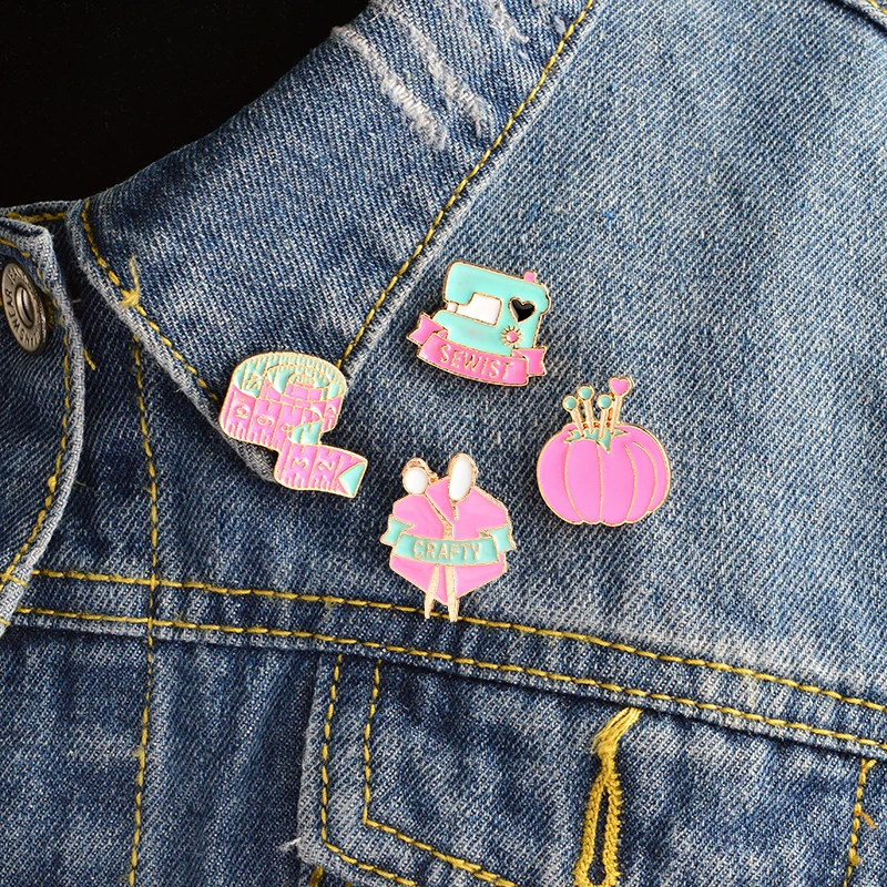 

4pcs/set Pink Enamel Pins Tape Measure Sewing machine Scissors Clew Brooch set Bag Denim Jacket Pin Buckle Badge Jewelry Gift