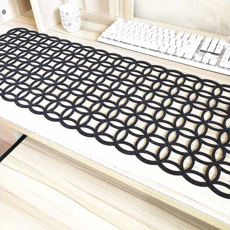 

Felt Tablecloth Table Runners Hollow Out Adiabatic Anti-slip Table Mats RT99