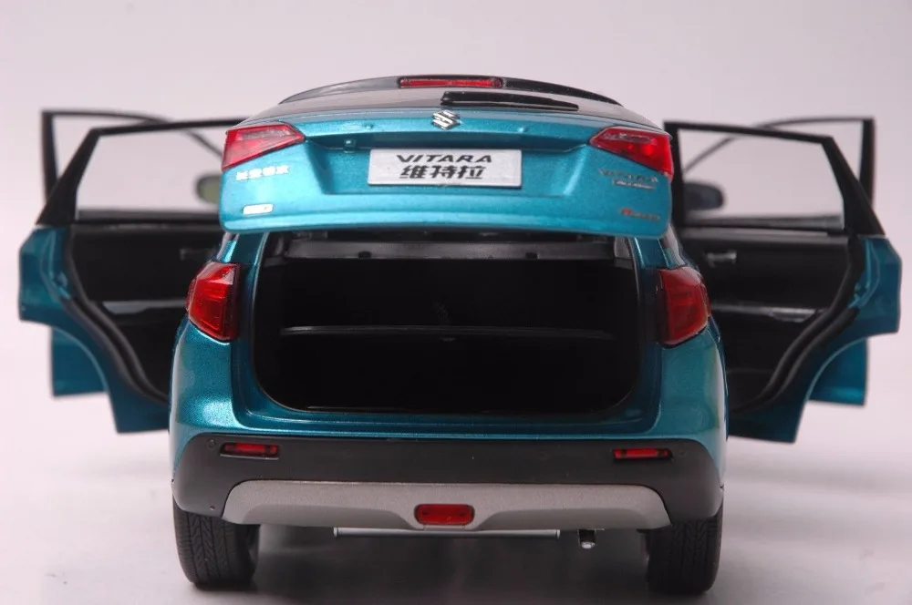 Suzuki Vitara car model in scale 118 blue (10)