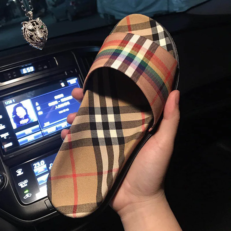 

2019 Factory direct sales One-word drag beach Slippers men women rainbow sandal couple housecheck rubber slipper