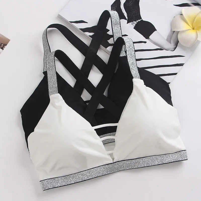 Gumrpun 2018 New Women Sling Tube Top Sexy Bra Black And White Sexy Push Up Tube Top Wire Free Beautiful Back Bras For Women Gumrpun 2018 New Women Sling Tube Top Sexy Bra Black And White Sexy Push Up Tube Top Wire Free Beautiful Back Bras For Women