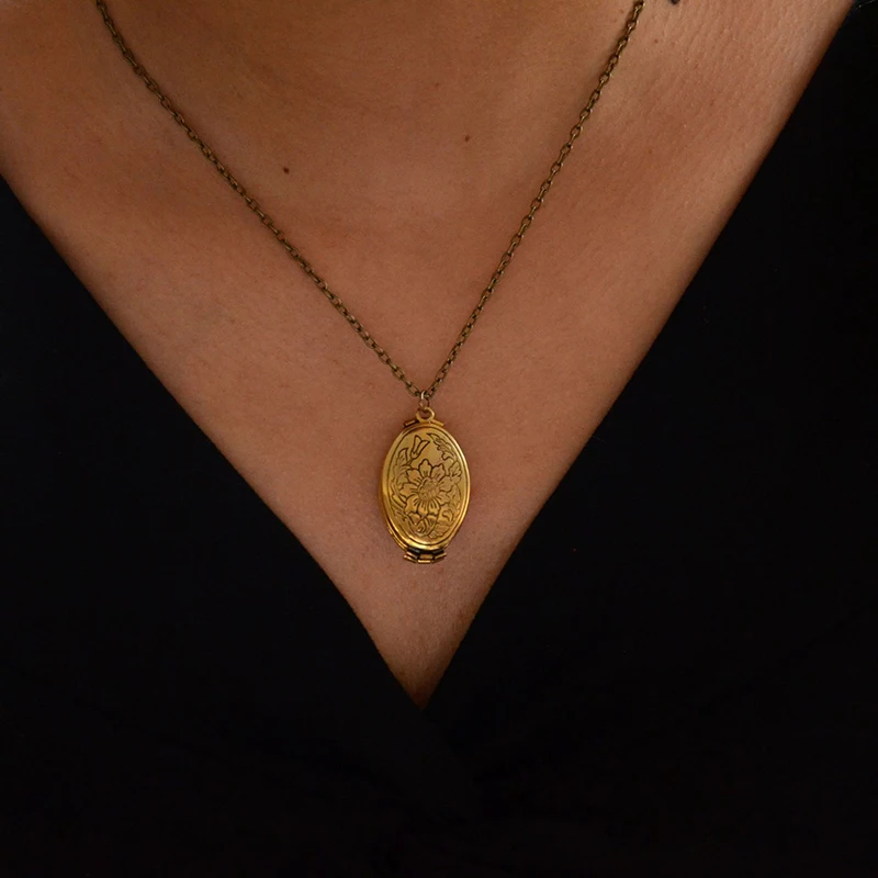 10936740723_873398036