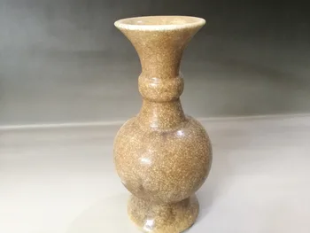 

Chinese old porcelain vase with Cracked glaze porcelain