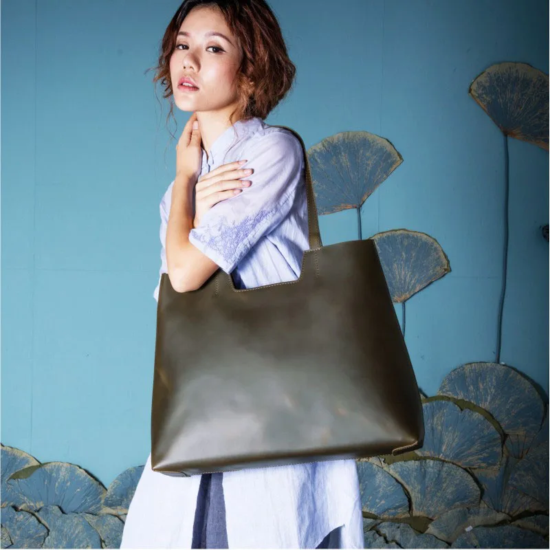 

Women's retro multi-function bag Simple crazy horse leather leisure travel bag College computer bag