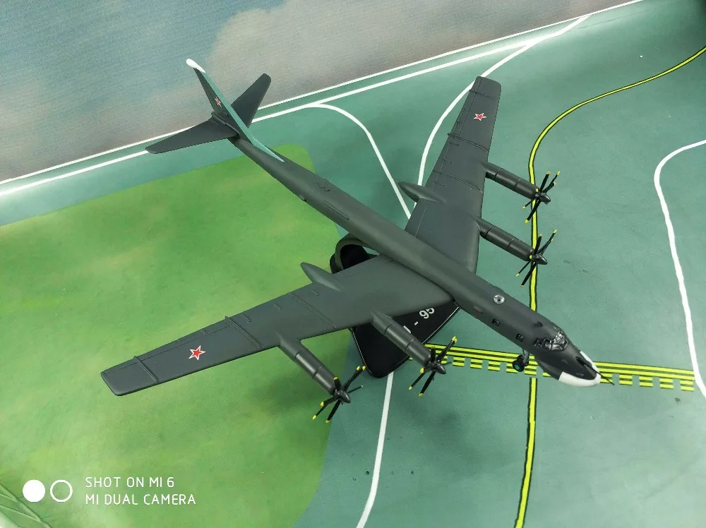 Бомбардировщик TU 95 из сплава 1:72 модели истребителей с высокой симуляцией металла