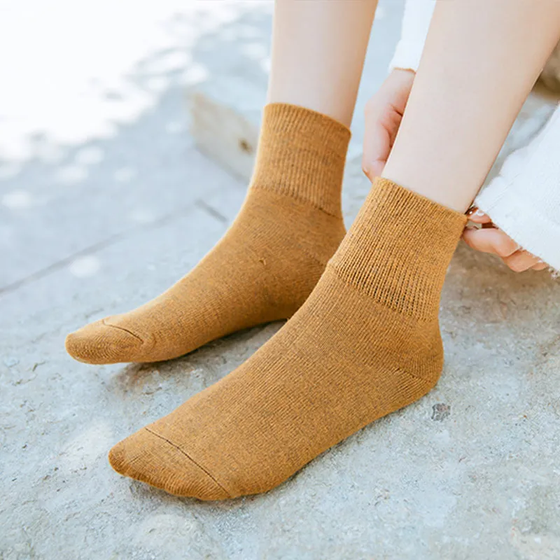 

Socks Female Autumn New Casual Wind Retro Comfortable Women Socks Solid Color Vertical Stripes Female Cute Socks