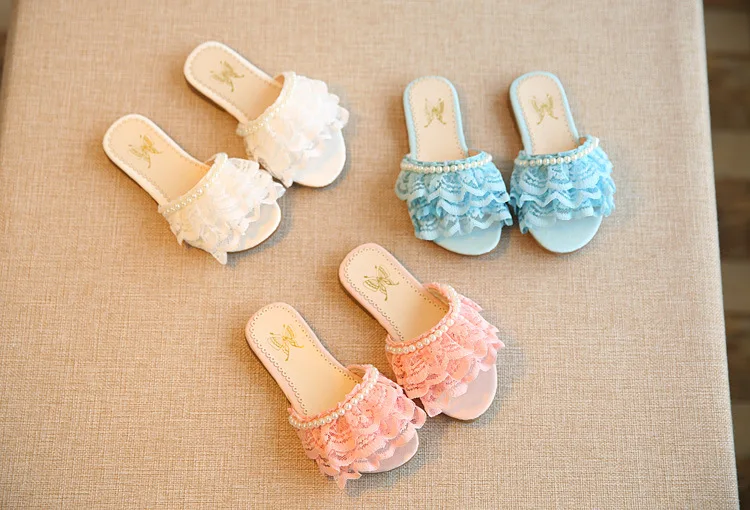 Кружевные шлепанцы с жемчугом для девочек; новые летние детские тапочки; нескользящая обувь принцессы для девочек; пляжная обувь