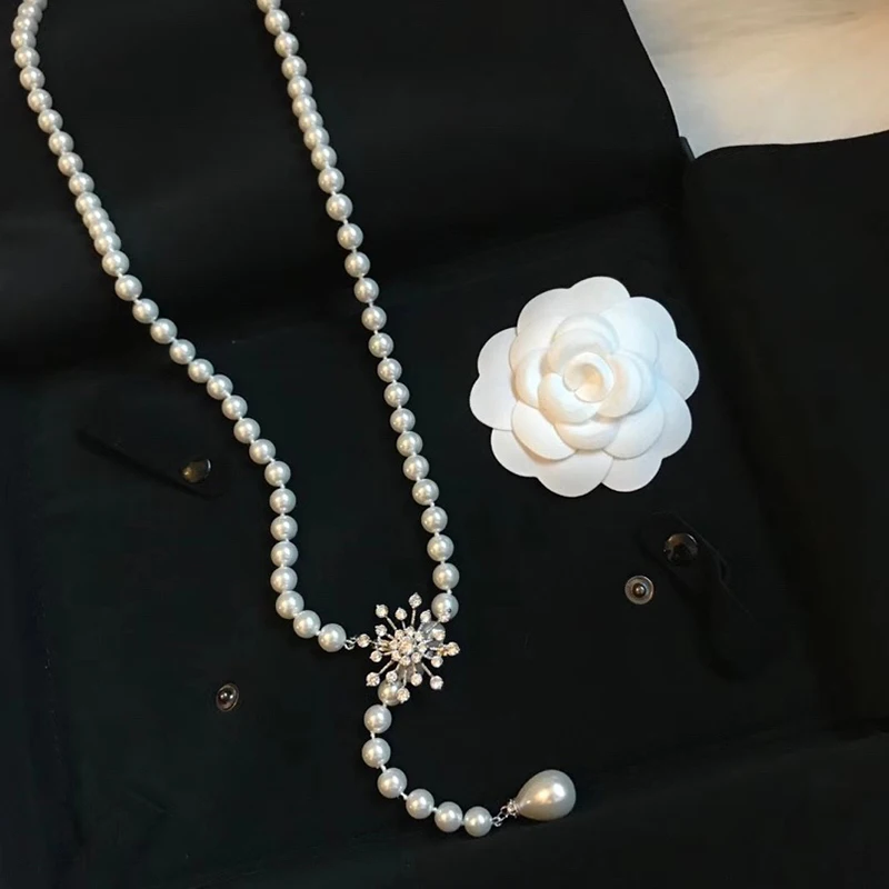

Hot Brand Fashion Jewelry For Women Simulated-pearl Neckalce White Pearls Snowflake Pendants Big Pearls Necklace Sweater Chain