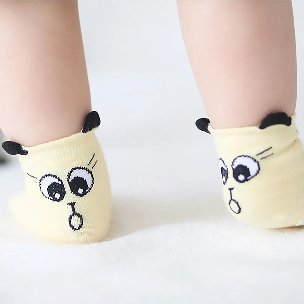 Нескользящие хлопковые носки для малышей; Милые Асимметричные Носки с рисунком для малышей; сезон весна-осень-зима - Цвет: Yellow eye