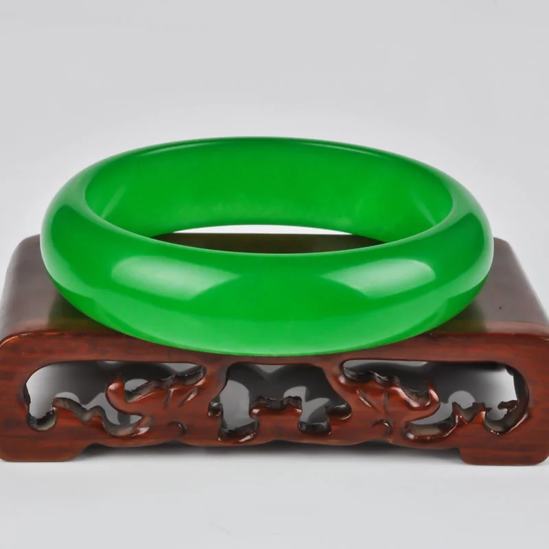

Green Jadeite Bracelet Female Style Full of Green Jadeite Bracelet