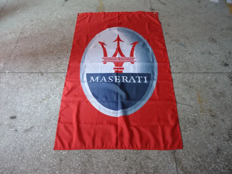 Полиэстер maserati красный флаг автомобиля, размер 90X150 см, использование вне двери, erati красные баннеры на машину