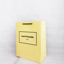 Высококачественные перерабатываемые пользовательские бумажные пакеты с принтами для подарков футболка одежда рекламный для продвижения упаковка торжественный случай