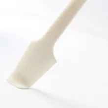 Кривой силиконовый шпатель